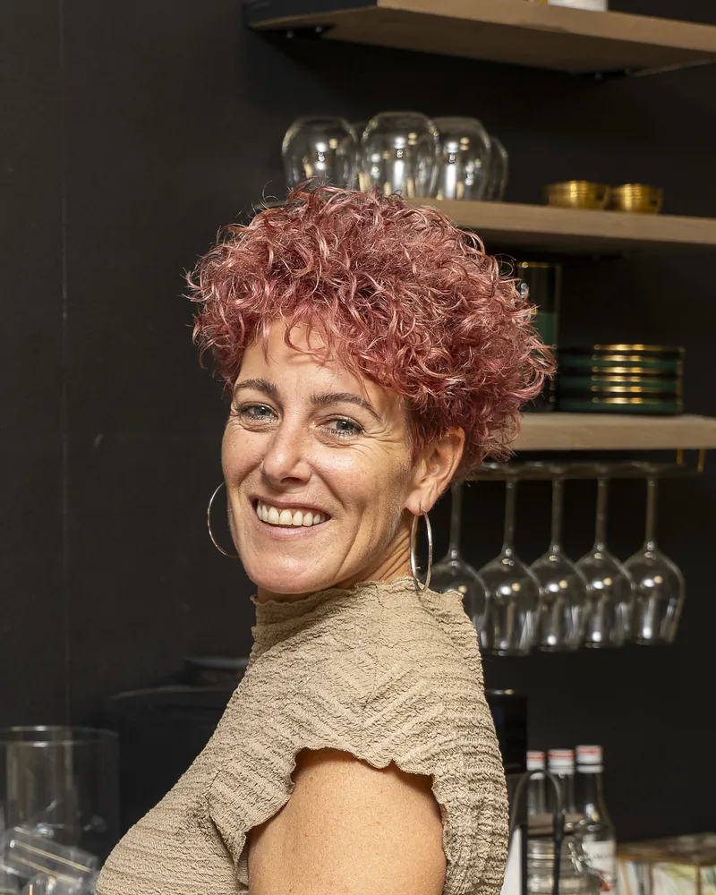 Manon in haar kapsalon in Tiel