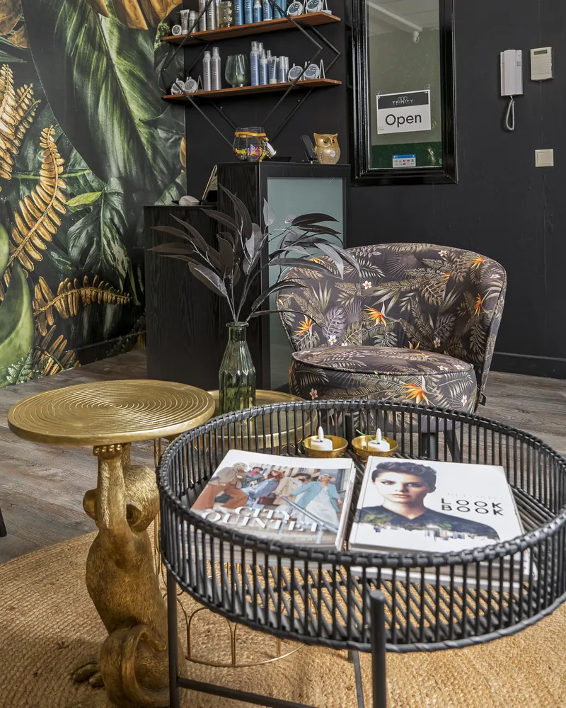Salontafel met tijdschriften in de zithoek
